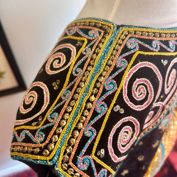 Vintage Hippie Elephant Embroidered Velvet Vest - Picture 7 of 9